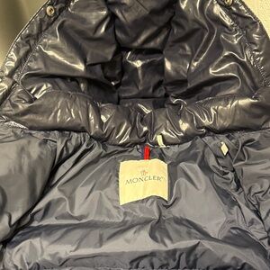 Moncler kids Dark Blue Puffer Jacket with zipper not working